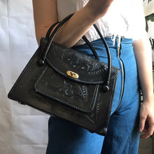 गैलरी व्यूवर में इमेज लोड करें, Vintage 1970’s Embossed Leather Handbag
