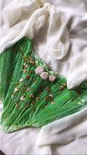 Cargar imagen en el visor de la galería, Green silk velvet embroidery corset
