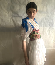 Cargar imagen en el visor de la galería, Vintage floral painted linen crop corset

