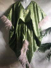 Cargar imagen en el visor de la galería, Green Feather Caftan
