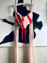 Cargar imagen en el visor de la galería, Pink &amp; Red Silk kimono corset
