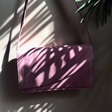 Load image into Gallery viewer, Vintage 1960’s Pink Shell Eel Skin Bag
